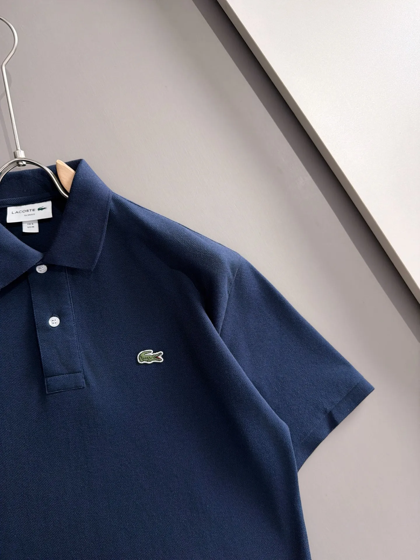 French Crocodile 2026 Spring and Summer Official Website Synchronization The Newest Arrival Style Classic Versatile Business Casual Polo Neck T-shirt Made of imported beaded cotton fabric, comfortable and breathable, with delicate texture and super soft skin-friendly touch! Lapel design, absolutely crisp and handsome fit! The sewing process with this density is absolutely meticulous in handling details! Skin-friendly and smooth to the touch, it is a perfect combination of comfort and breathability! The fabric properties are all excellent! Full of high-end feel! Simple and elegant design, Versatile is extremely wearable! All three standards! It is highly recommended to buy it, and you will never see a style like this outside! On sale on the official website! Size:M-2XL​